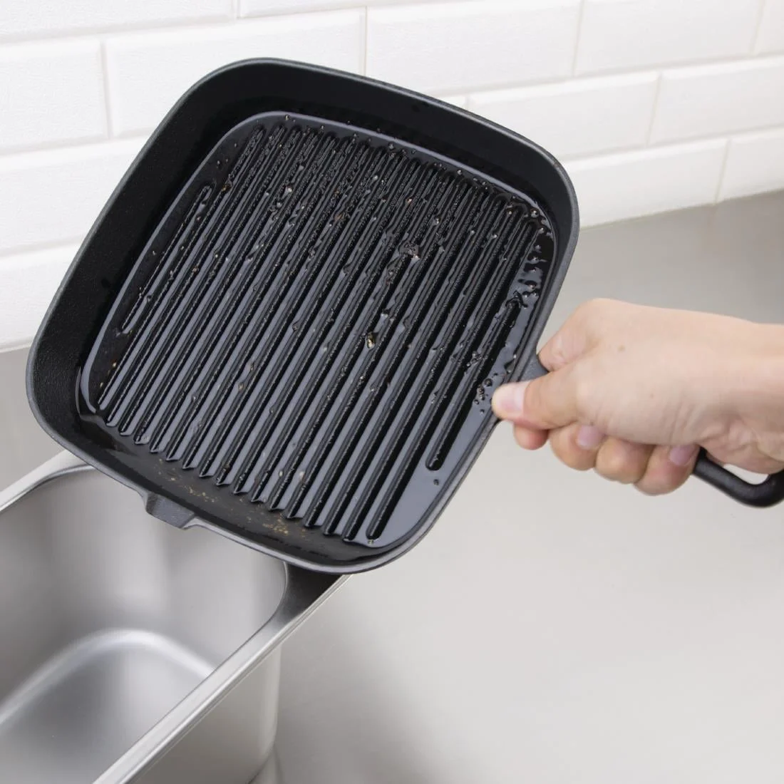Vogue Square Cast Iron Ribbed Skillet Pan - Image 6