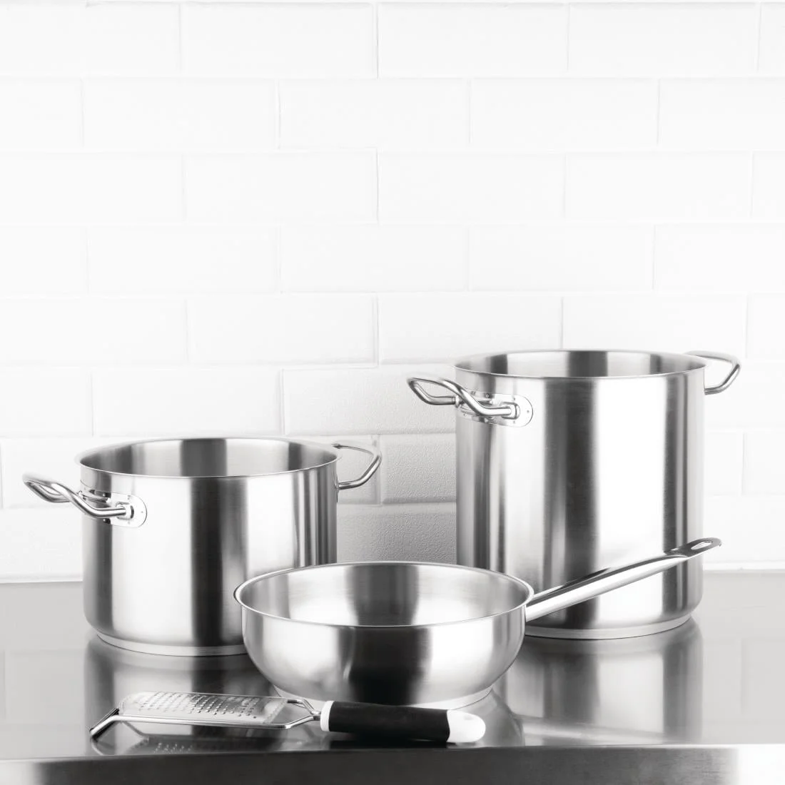 Vogue Stainless Steel Saute Pan 240mm - Image 7