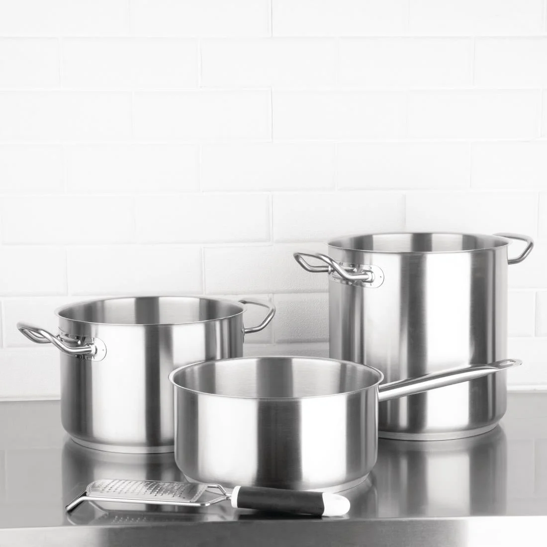 Vogue Stainless Steel Saucepan 5Ltr - Image 2