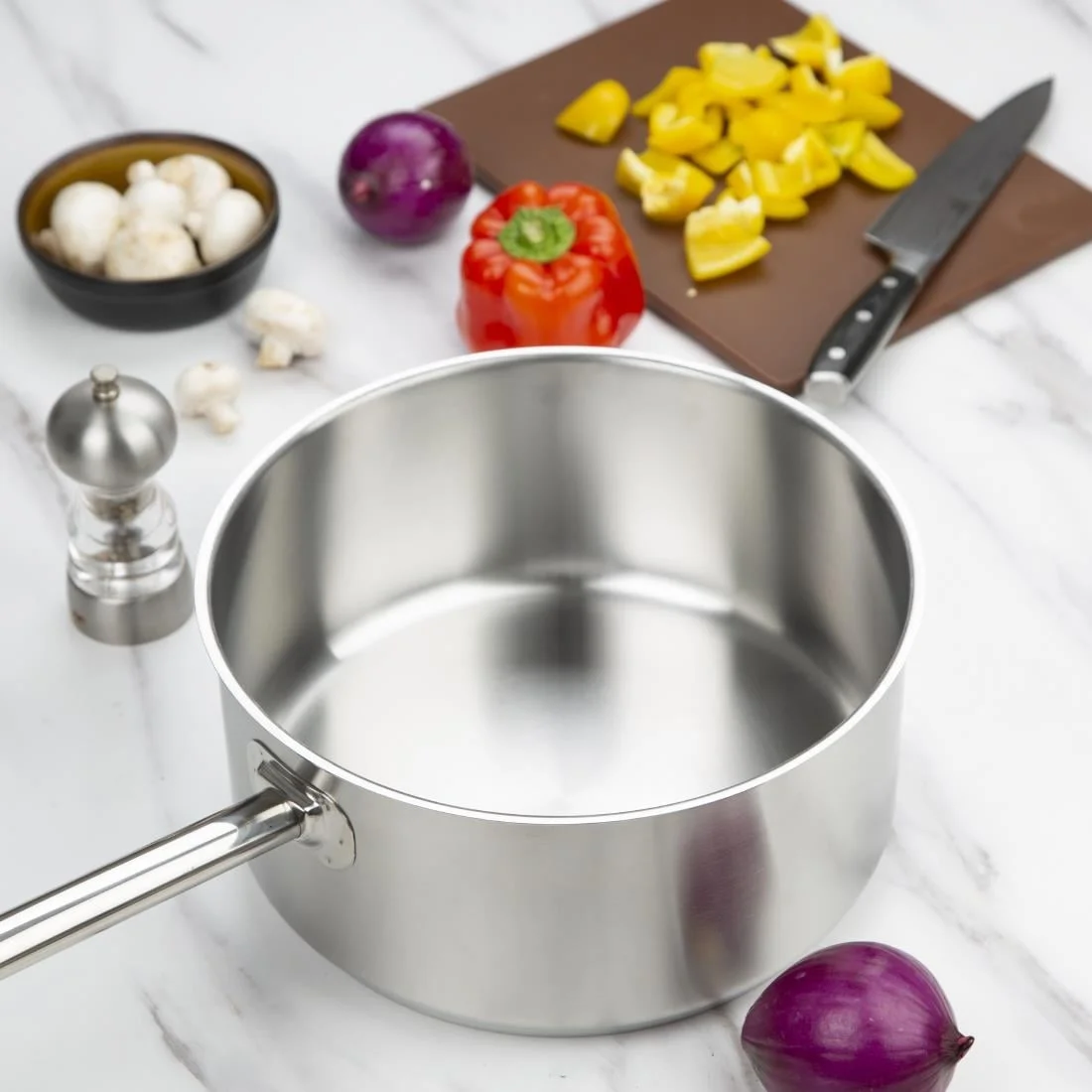Vogue Stainless Steel Saucepan 8Ltr - Image 10