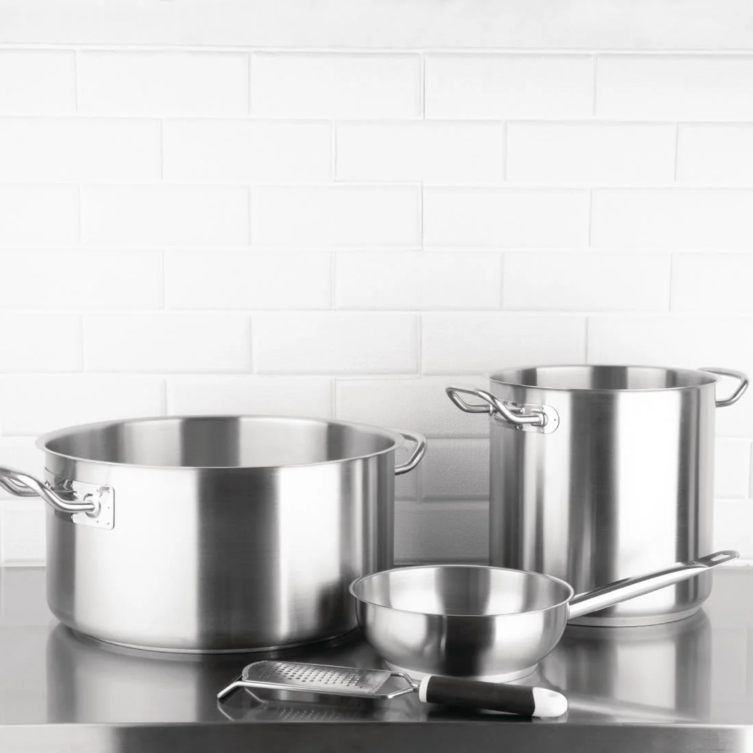 Vogue Stainless Steel Saute Pan 200mm - Image 6
