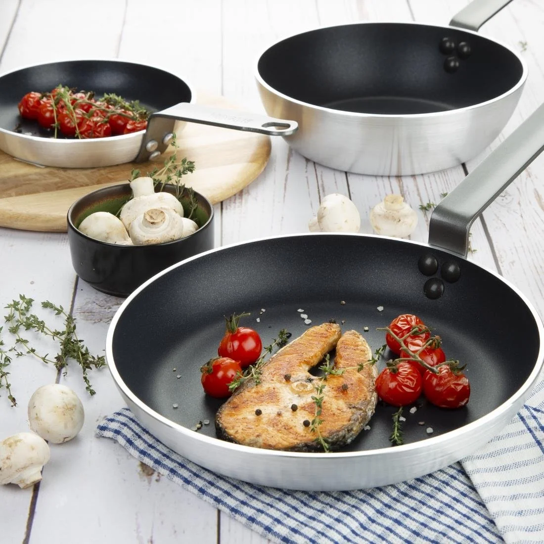 Vogue Cook Like A Pro 3-Piece Aluminium Non-Stick Frying Pan & Sauté Pan Set - Image 3