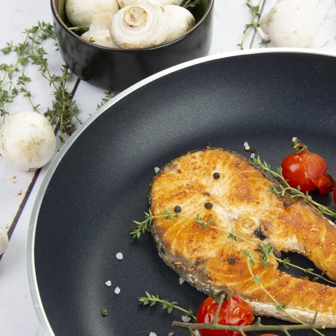 Vogue Cook Like A Pro 3-Piece Aluminium Non-Stick Frying Pan & Sauté Pan Set - Image 4